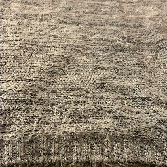 Super soft BCBG sweater worn once - Picture 3 of 4